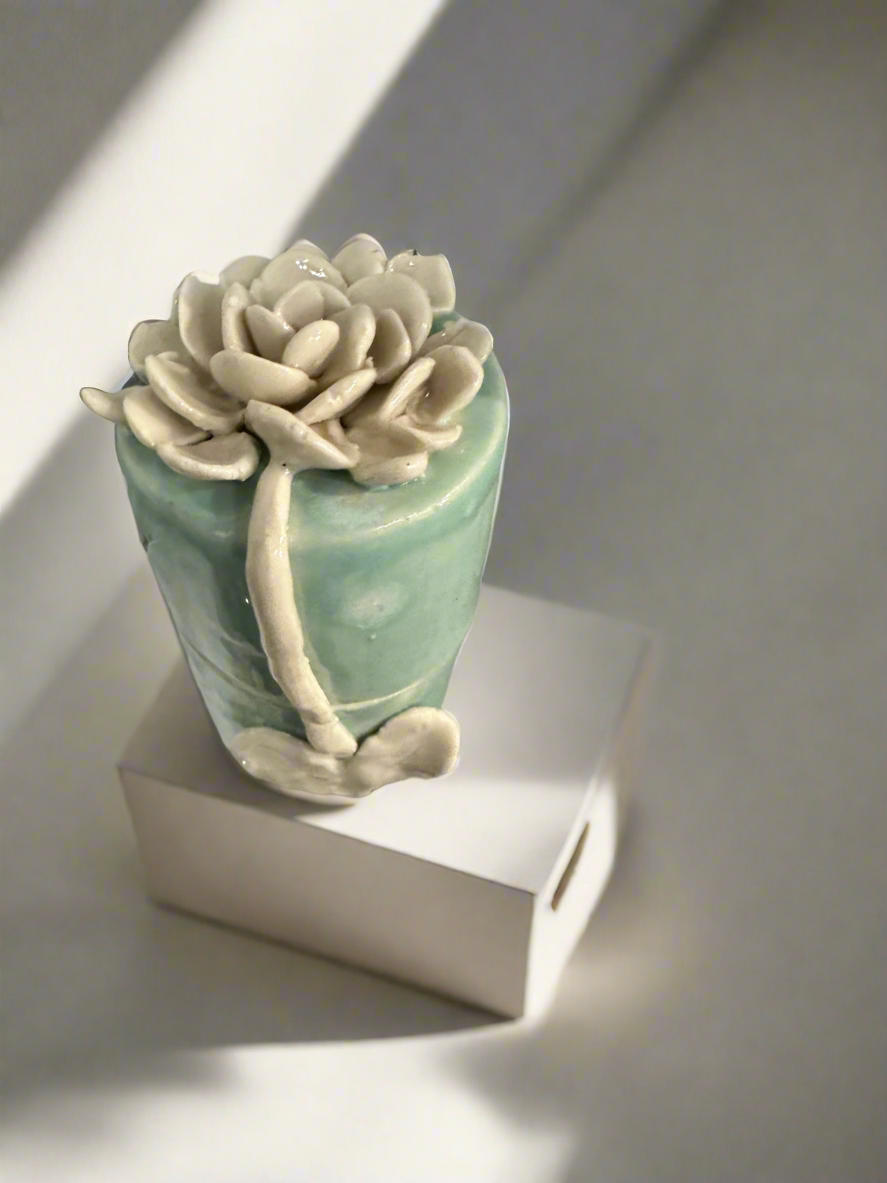 Green celadon and porcelain box